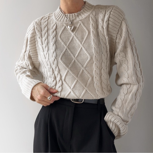 ‼️SOLD‼️ Beige cable knit pattern crew neck sweater Calvin Klein - Picture 2 of 6
